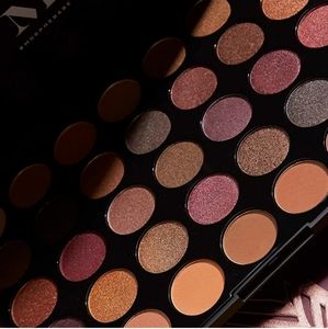35Fall INTO Frost Eyeshadow Palette.